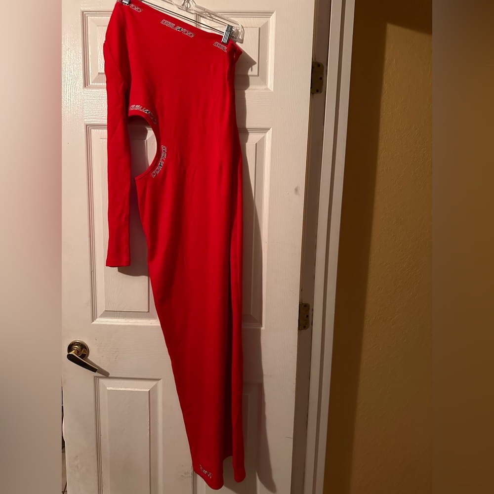 Gsuwoo one sleeve dress with side cut out